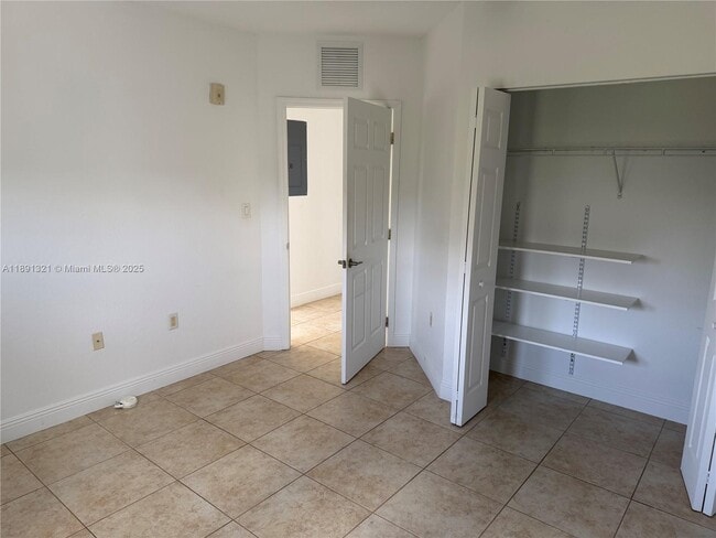 Building Photo - 107 Mendoza Ave