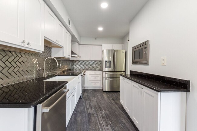 Building Photo - 1300 Crystal Dr