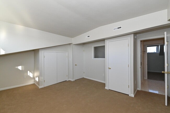 Building Photo - 408 S 3rd St