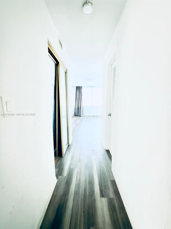 Building Photo - 1401 NE 191st St