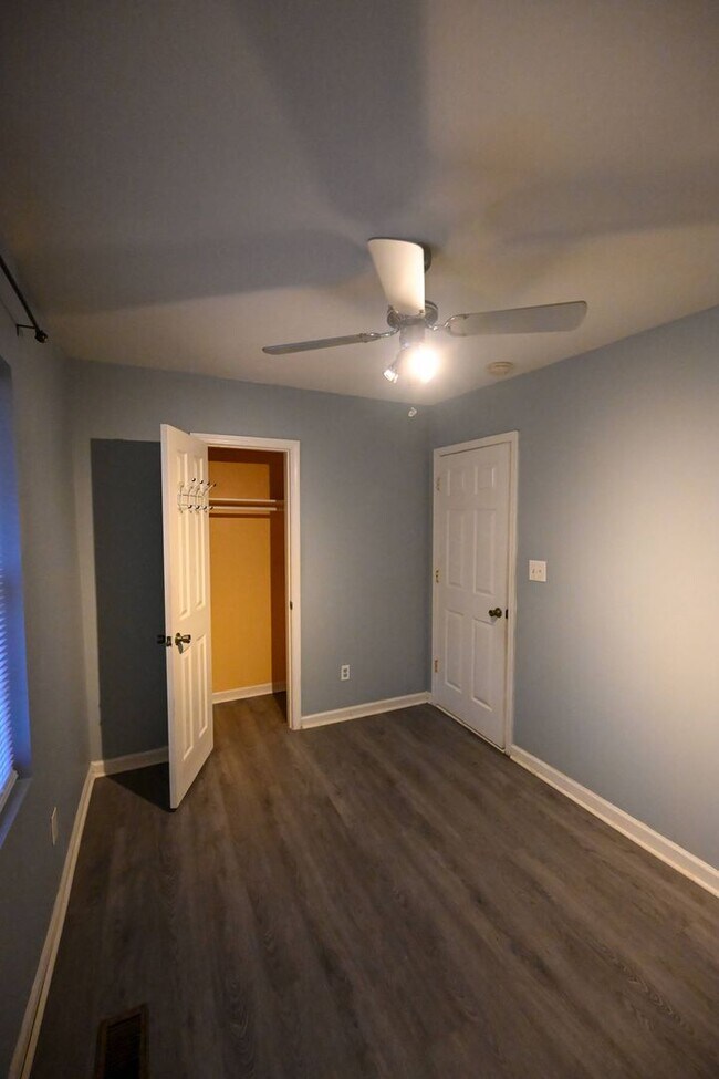 Building Photo - Stunning 3BR / 3BA Home on 2.48 Acres – Hillsborough, NC