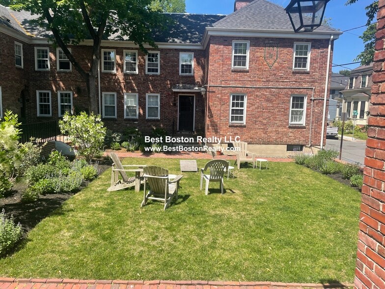 Building Photo - 38 Gibson St