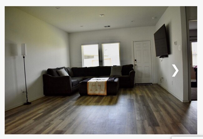 Building Photo - 1811 Legacy Hills Dr