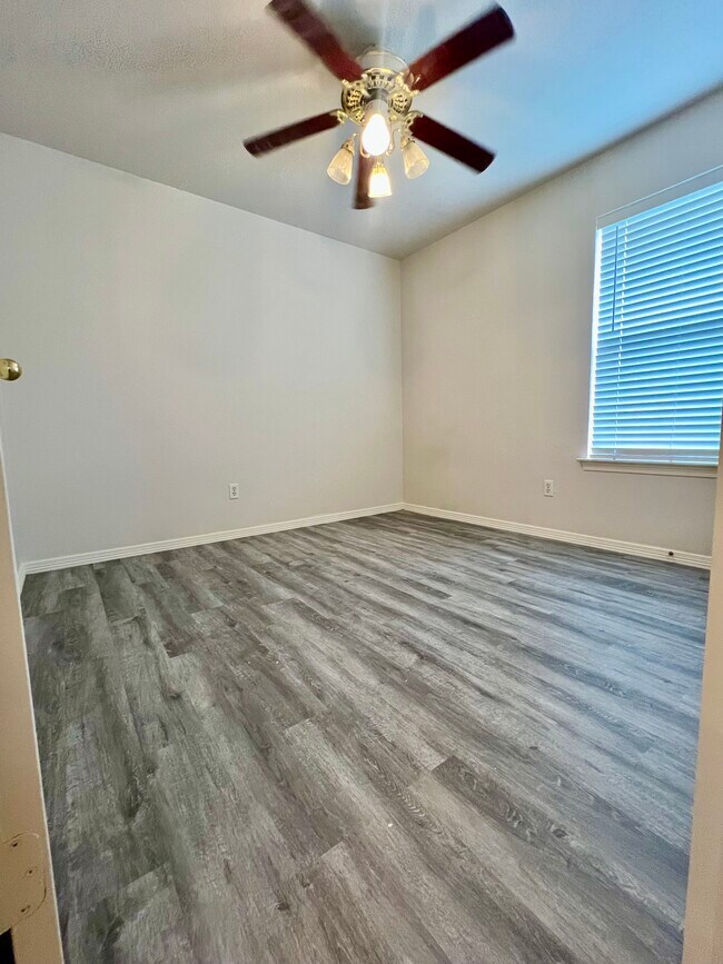 Building Photo - 1529 Creekstone Ct