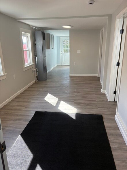 Building Photo - 104 Cable Ave