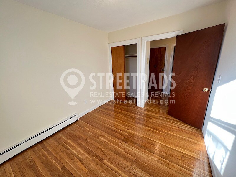 Building Photo - 160 N Beacon St