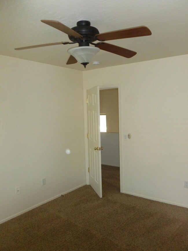 Building Photo - 13437 W Rhine Ln
