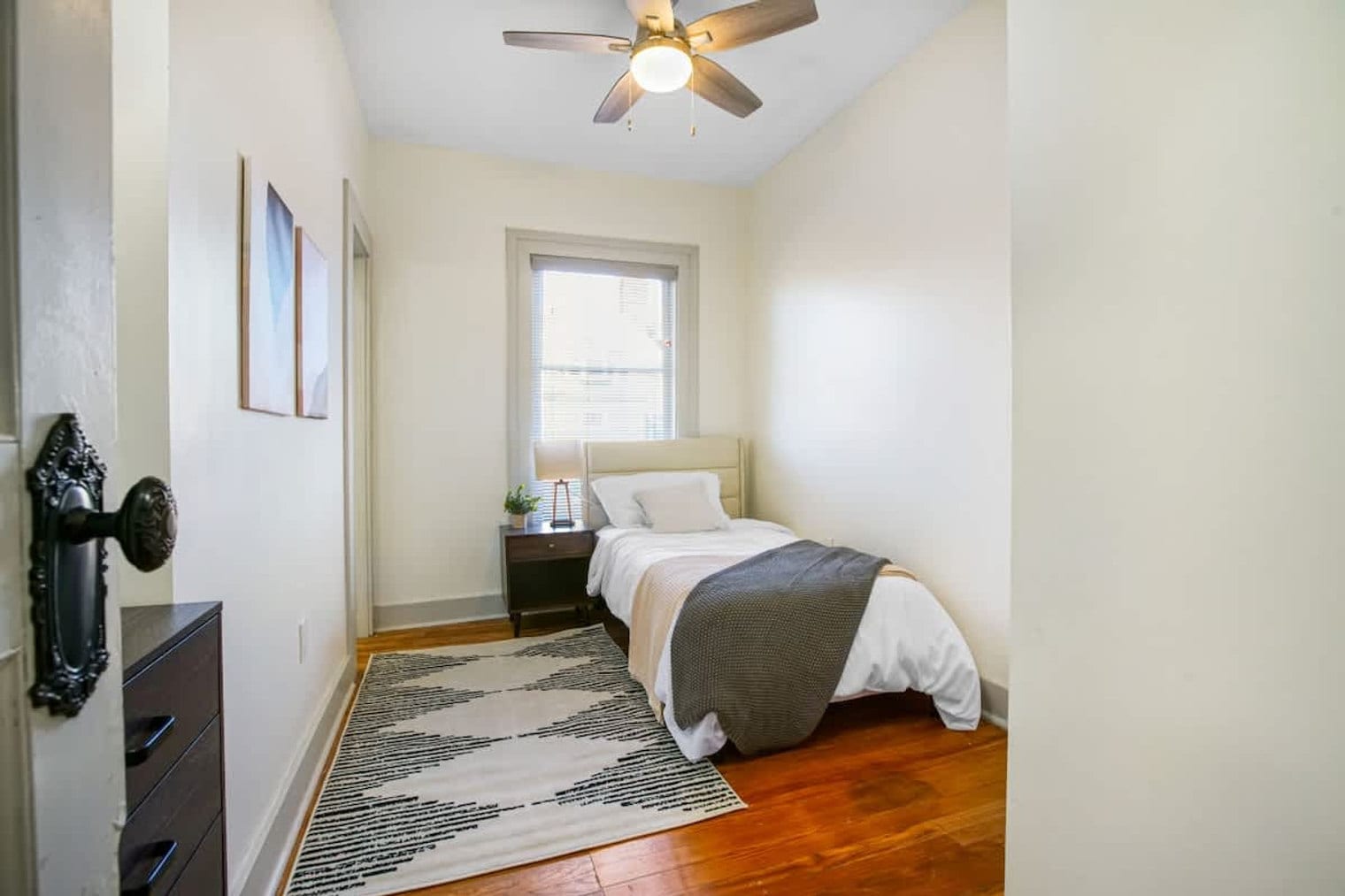 Building Photo - 1848 E 89th St