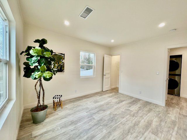 Building Photo - 124 N Pass Ave