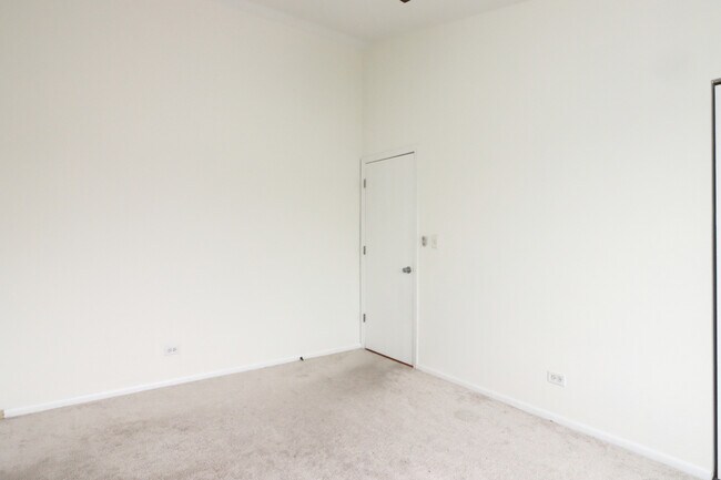 Building Photo - 1735 Chesapeake Ln
