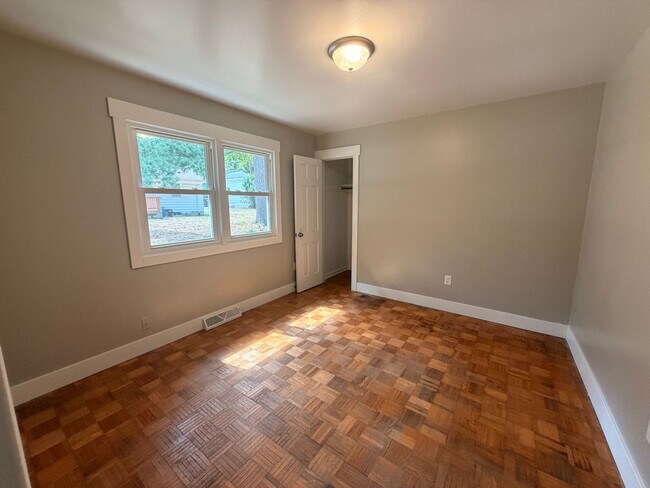 Building Photo - 5729 Ridgebrook Ave SE
