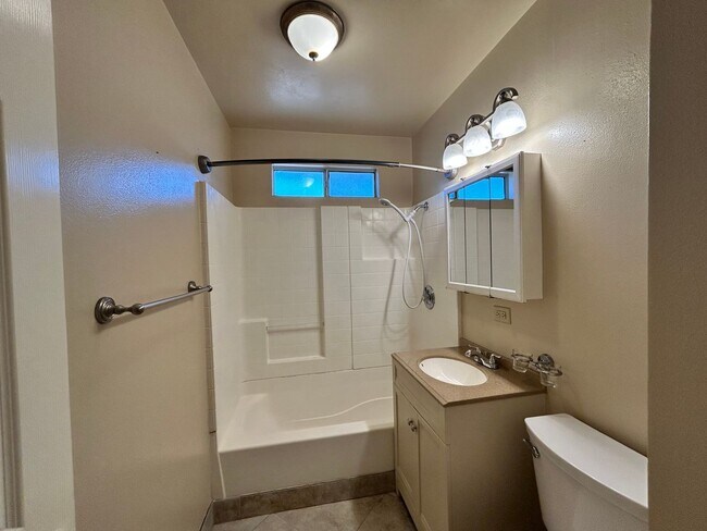 Building Photo - Beautiful 4BD/2BA W/ 2-Car Garage, AC, and...