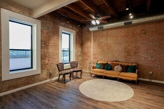 Building Photo - 210 E Washington Ave