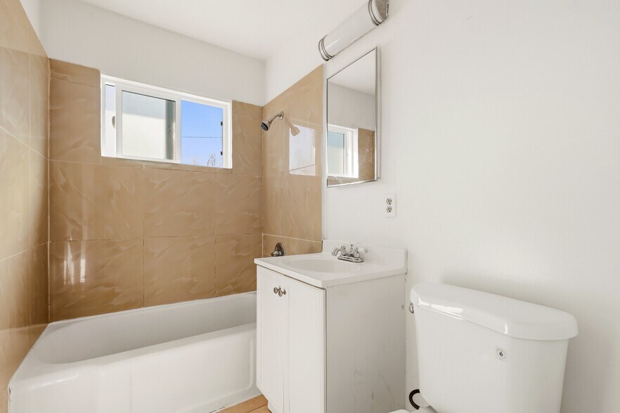 Building Photo - 1405 S Broadway