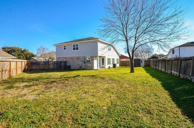 Building Photo - 18723 Lippizaner Dr