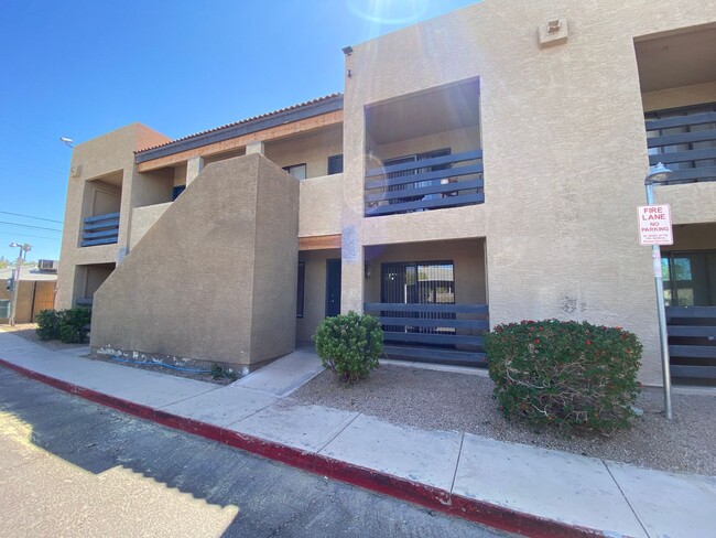 Building Photo - Phoenix 2 Bed 2 Bath Condo Near Airport an...