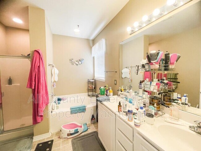 Building Photo - 304 Peoria Blvd