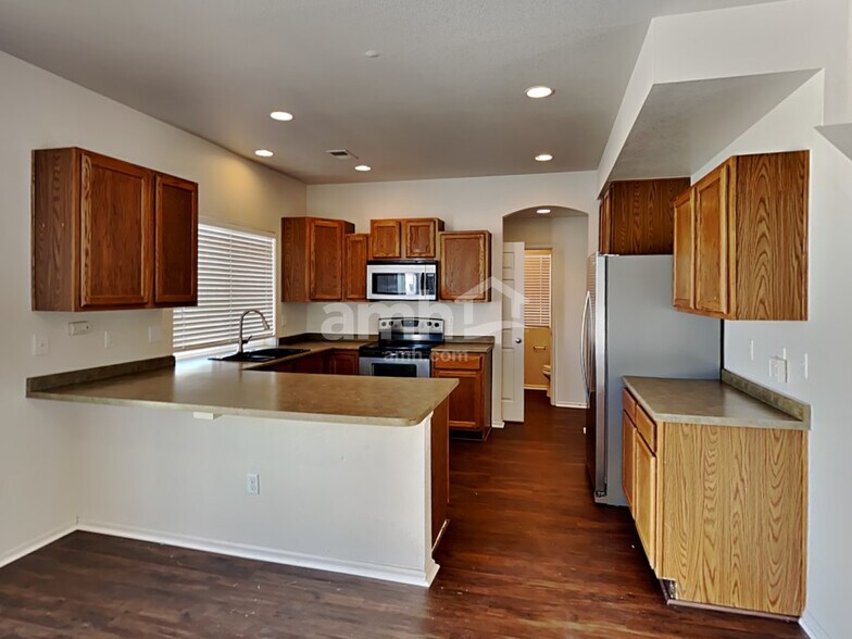 Building Photo - 5561 N Lisbon St