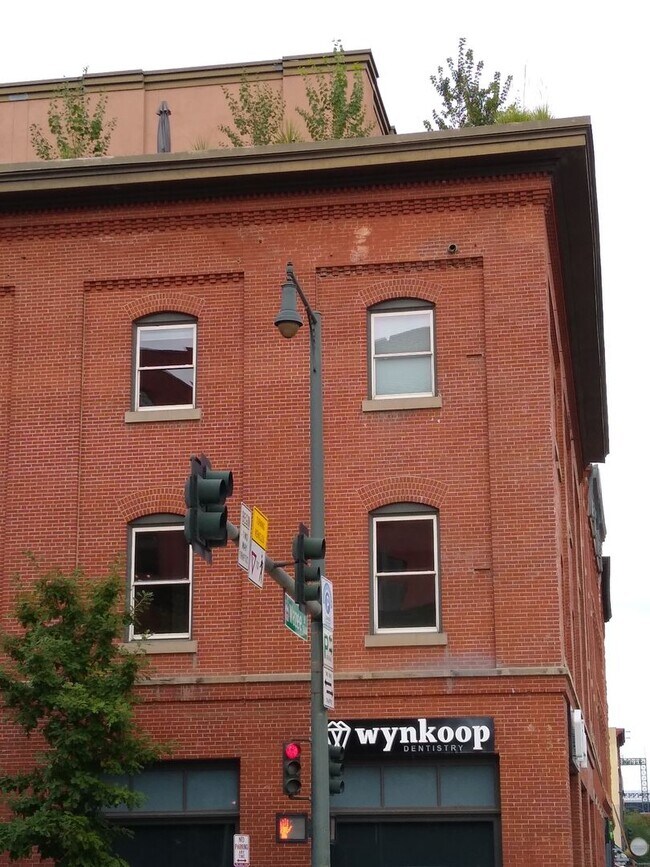 Building Photo - Loft Living At It's Finest In LODO!