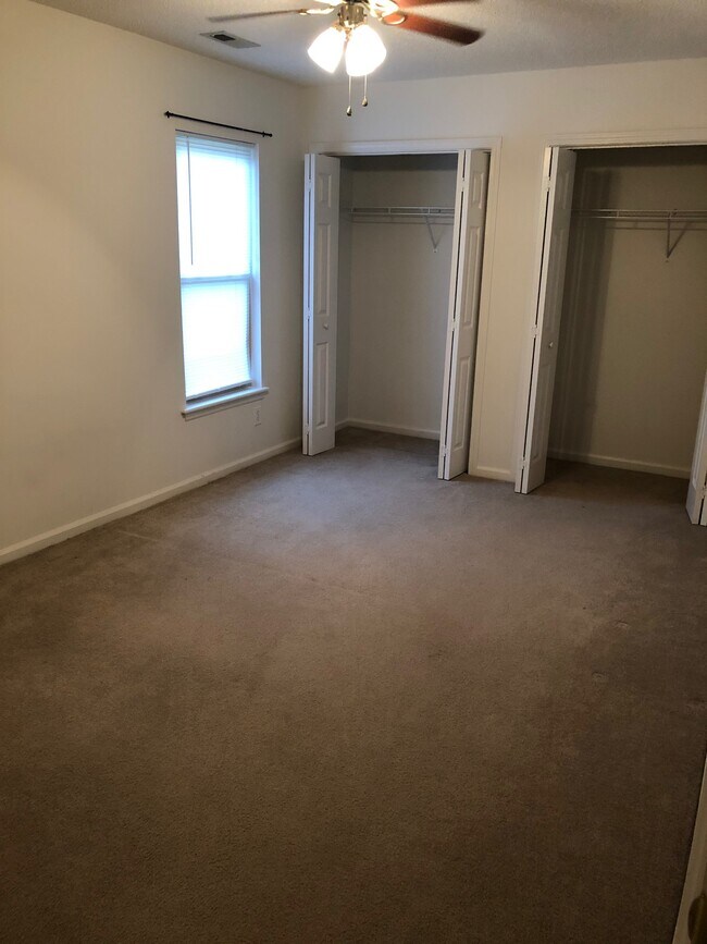 Building Photo - 2621 31st Avenue Ct NE