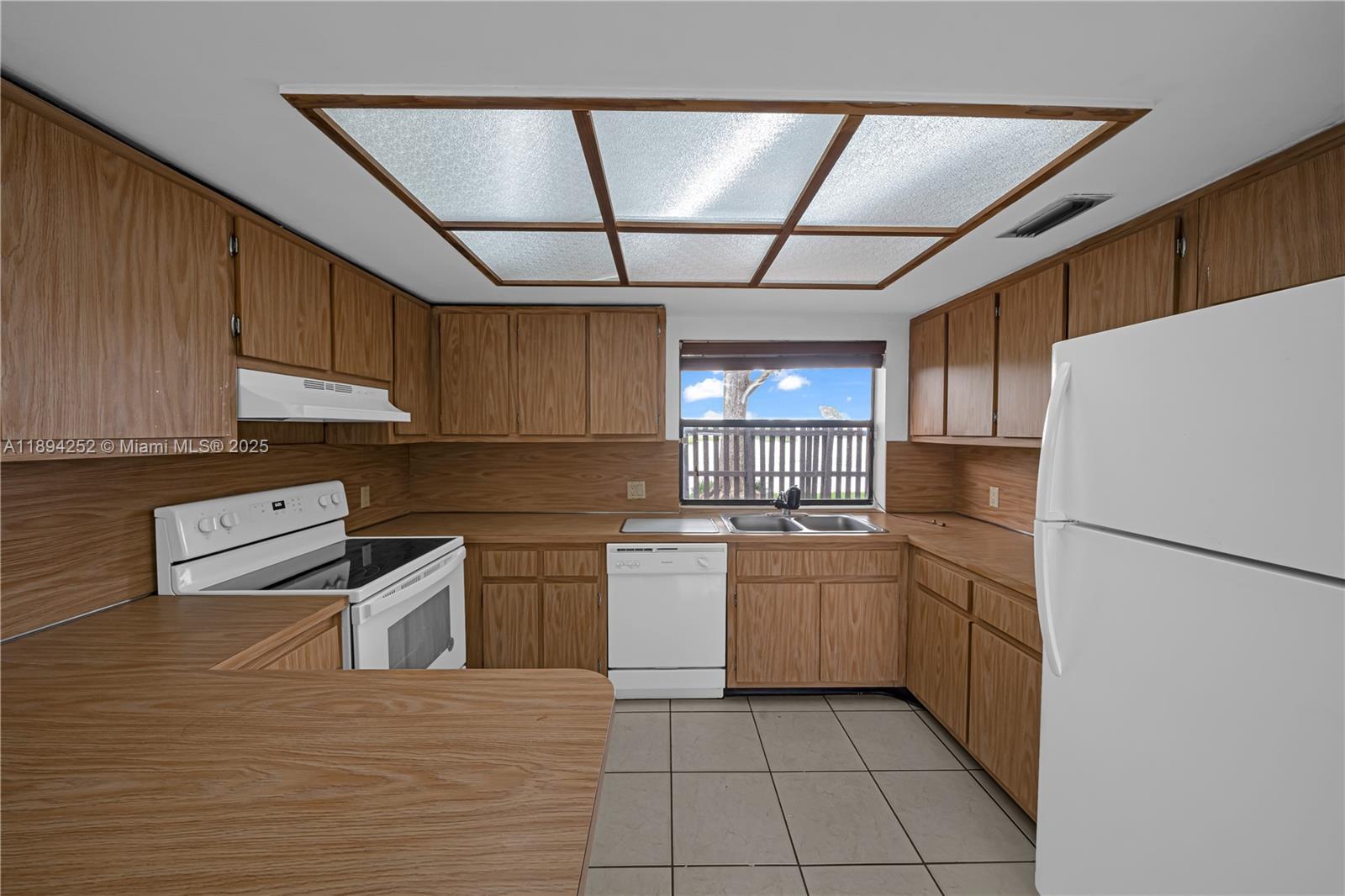 Building Photo - 15070 SW 49th Ln