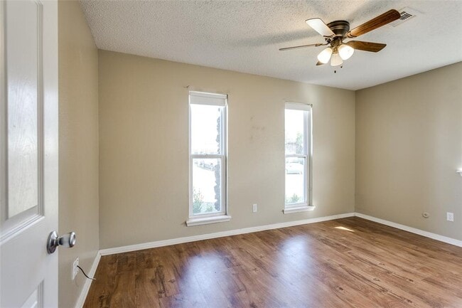 Building Photo - 645 Lloyd Ave