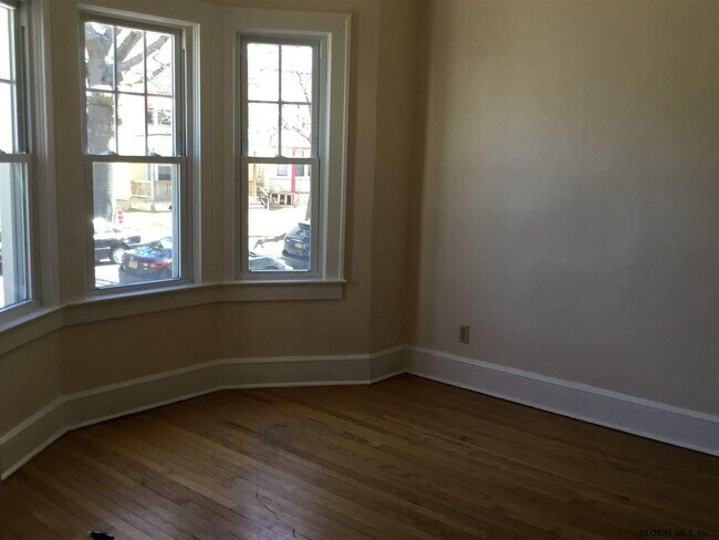 Building Photo - 3 Bogart Terrace