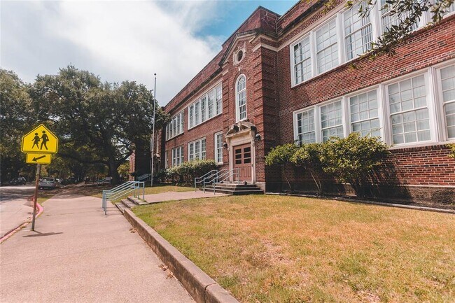 Building Photo - 1860 White Oak Dr