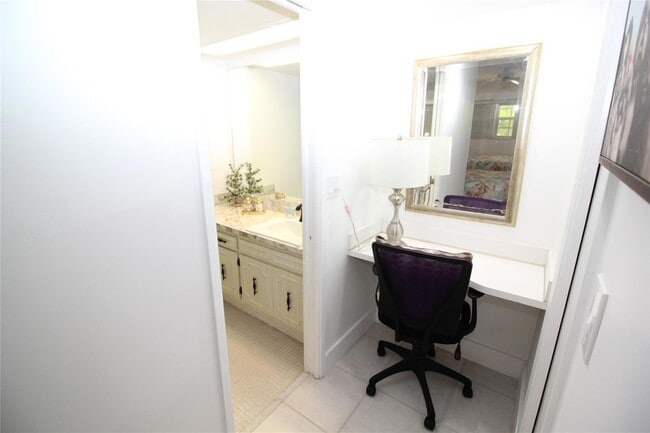 Building Photo - 3151 S Palm Aire Dr