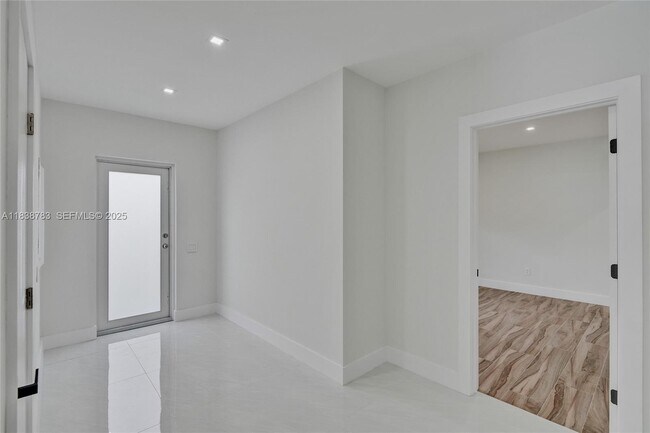 Building Photo - 1840 NE 199th St