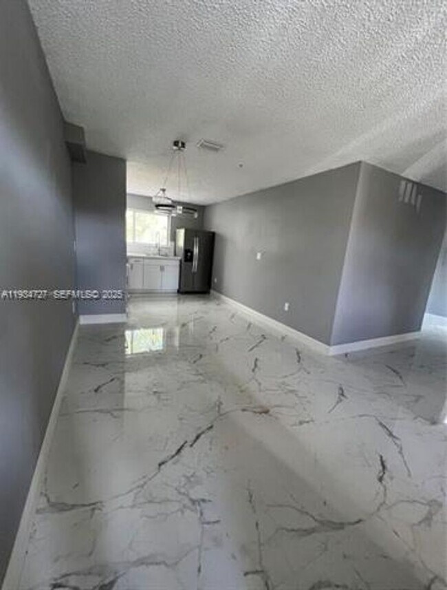 Building Photo - 511 NW 82nd Ave