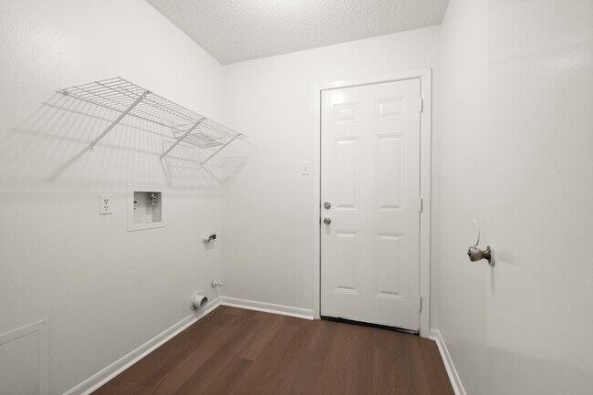 Building Photo - 7415 Creekfield Dr