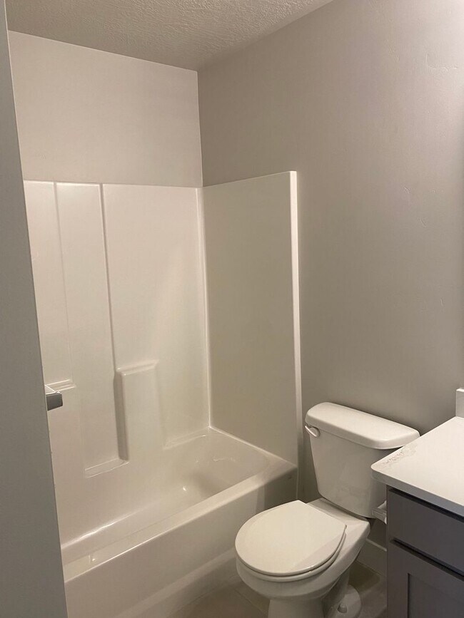 Building Photo - 2 WEEKS FREE - New 4 Bed 3 Bath Townhome Available mid-July in American Fork!