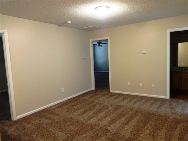 Building Photo - 1016 Deerberry Rd