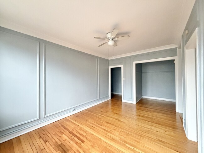 Building Photo - 1371 W Estes Ave