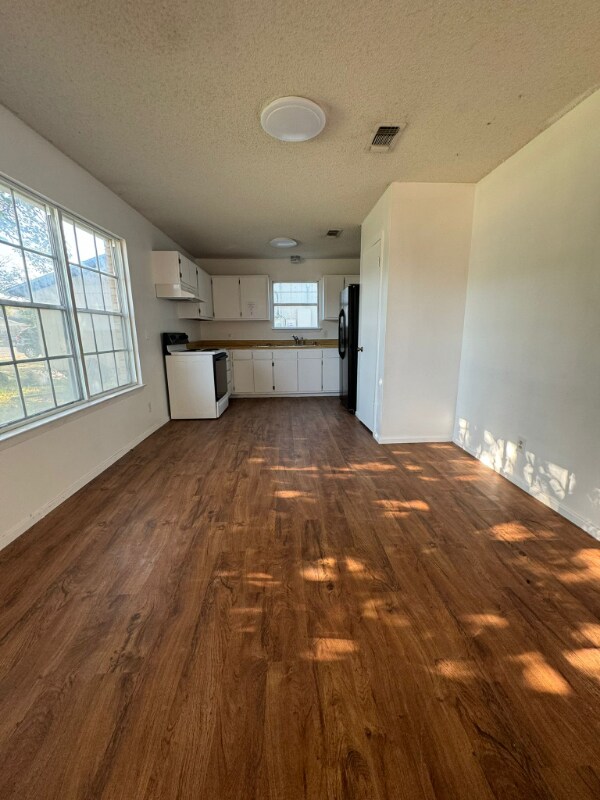 Building Photo - 1026 Almond Cir