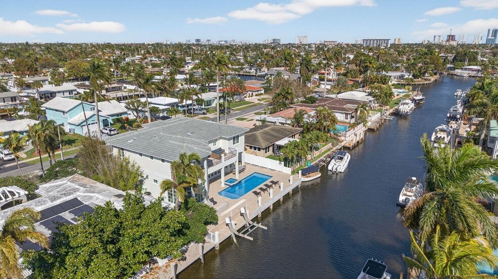 Building Photo - 310 SE 9th Ct