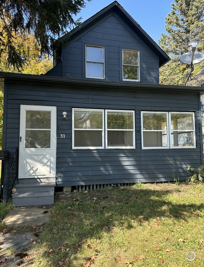 Building Photo - 37 Magnolia Ave