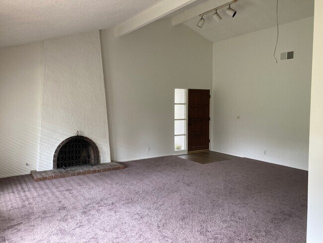 Building Photo - 25606 Spinnaker Dr