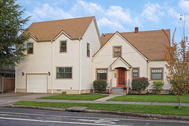 Building Photo - 731 Elm St SW