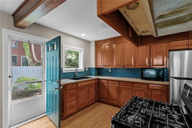 Building Photo - 19 Cross St