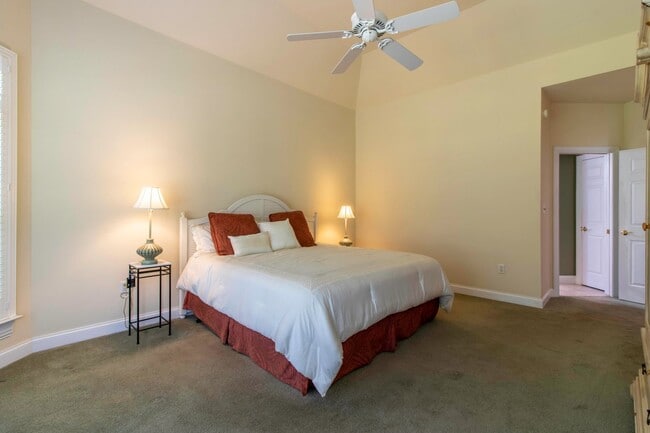 Building Photo - SHORT TERM - FURNISHED OR UNFURNISHED - SINGLE FAMILY - RBYCC