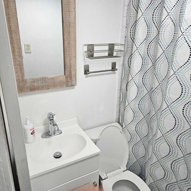 Building Photo - 220 Gumlog Dr