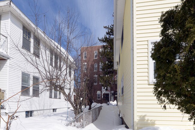 Building Photo - Holmes Street Apartments