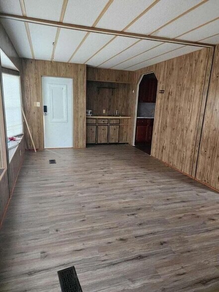 Building Photo - 14 Novedades