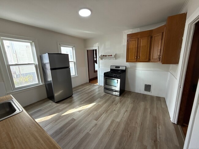 Building Photo - 411 Ellis St