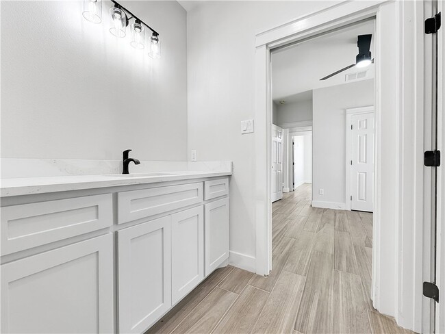 Building Photo - 6222 Sadie St