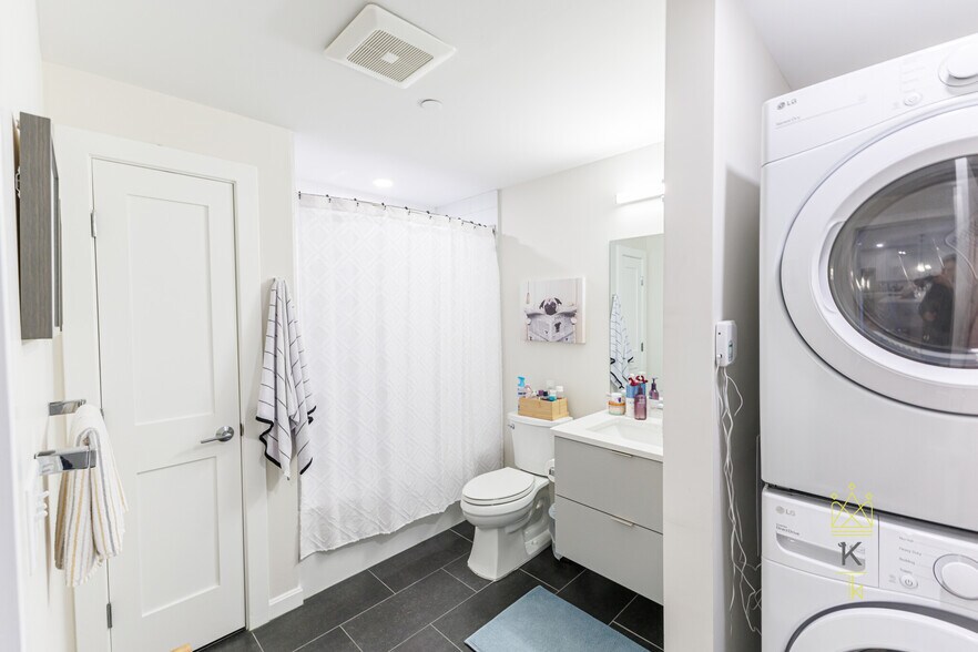 Building Photo - 458 Washington St