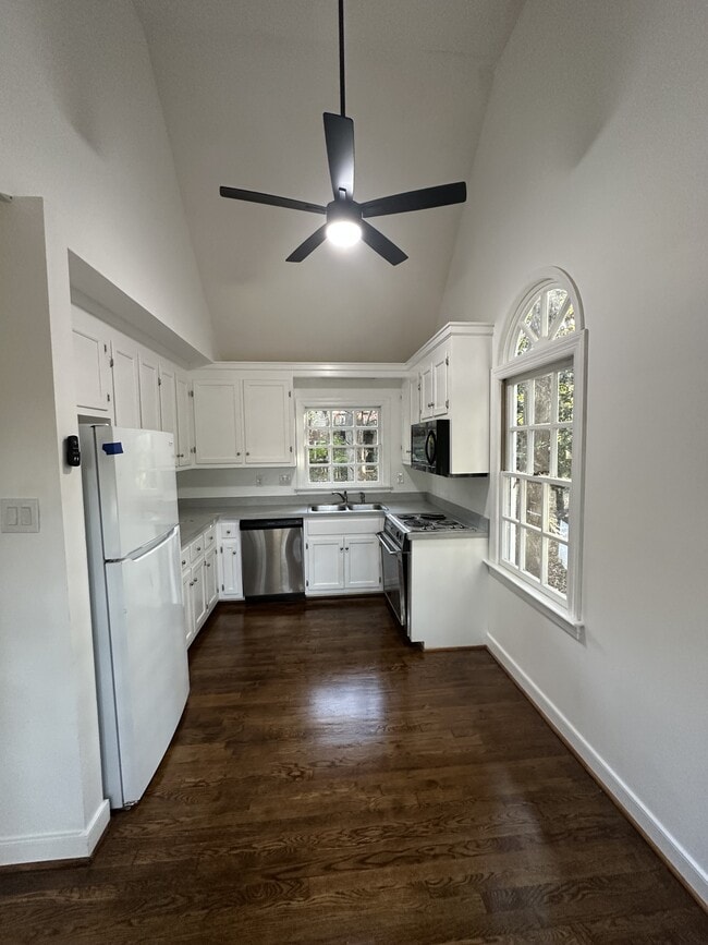 Building Photo - 1804 W 44th St