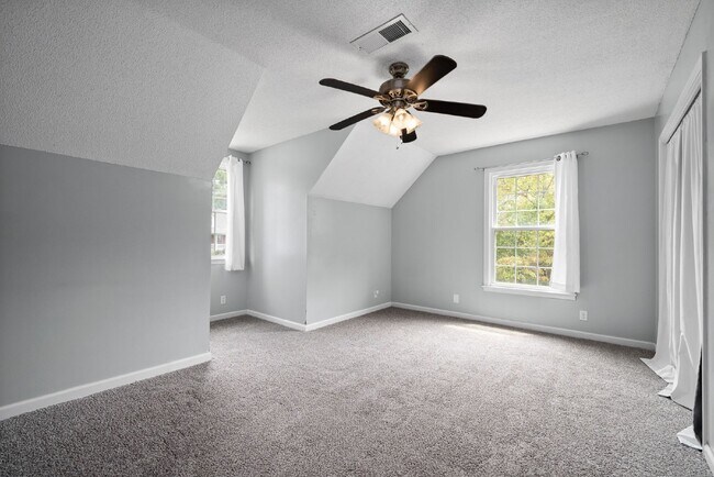 Building Photo - 1026 Foxmoor Dr